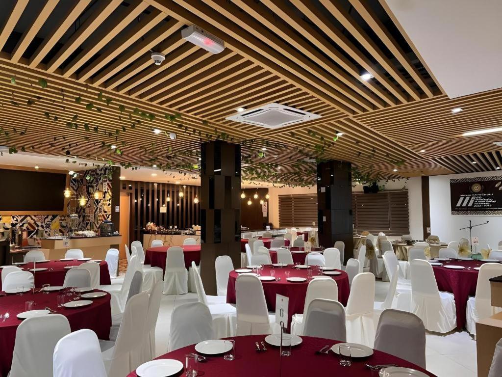 Hotel D Arc 3*